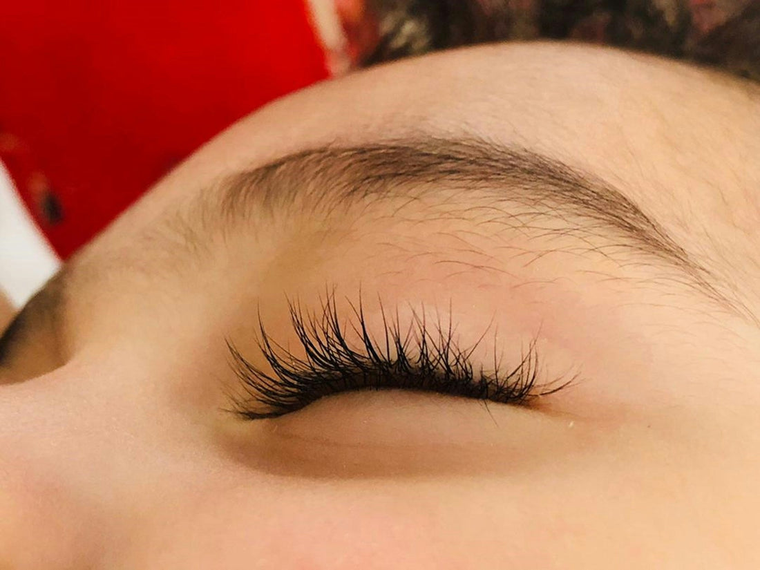 eyelashes